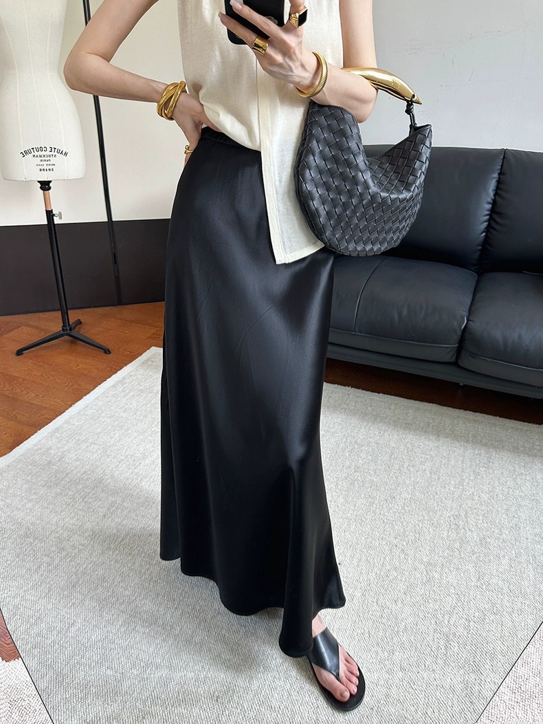 Elegant pleated skirt