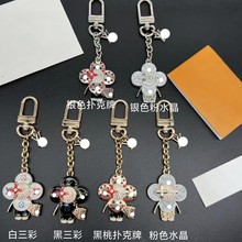 驴牌跨境25新款锌合金白三彩黑三彩粉水晶薇薇安公仔箱包钥匙扣挂