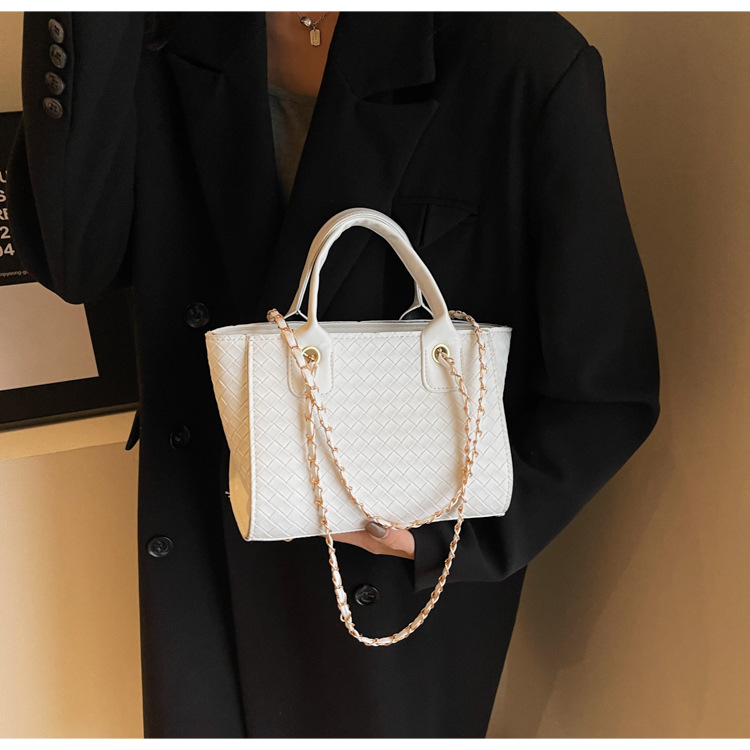 2024 High Quality Fashion Fashion Fashion Knitted Design Women's Bag Spring New Chain Small Square Bag Single Shoulder Diagonal Straddle Handheld_voghion.com