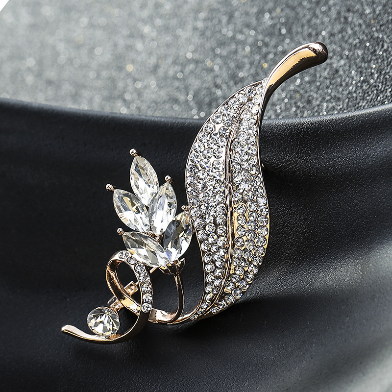 European and American New Daffodil Brooch Female Temperament Full Diamond Leaves Corsage Badge Advanced Design Pin Accessories