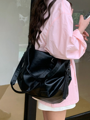 Trendy cool portable travel bag for women 2025 new Korean style casual tote bag large capacity crossbody bag luggage bag