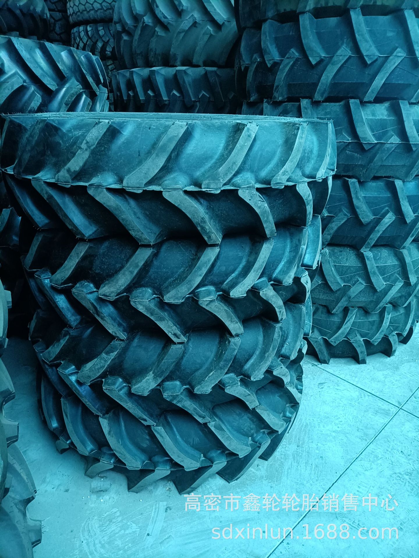 长期供应拖拉机人字14.9-24 14.9-26 28 14.9-30轮胎