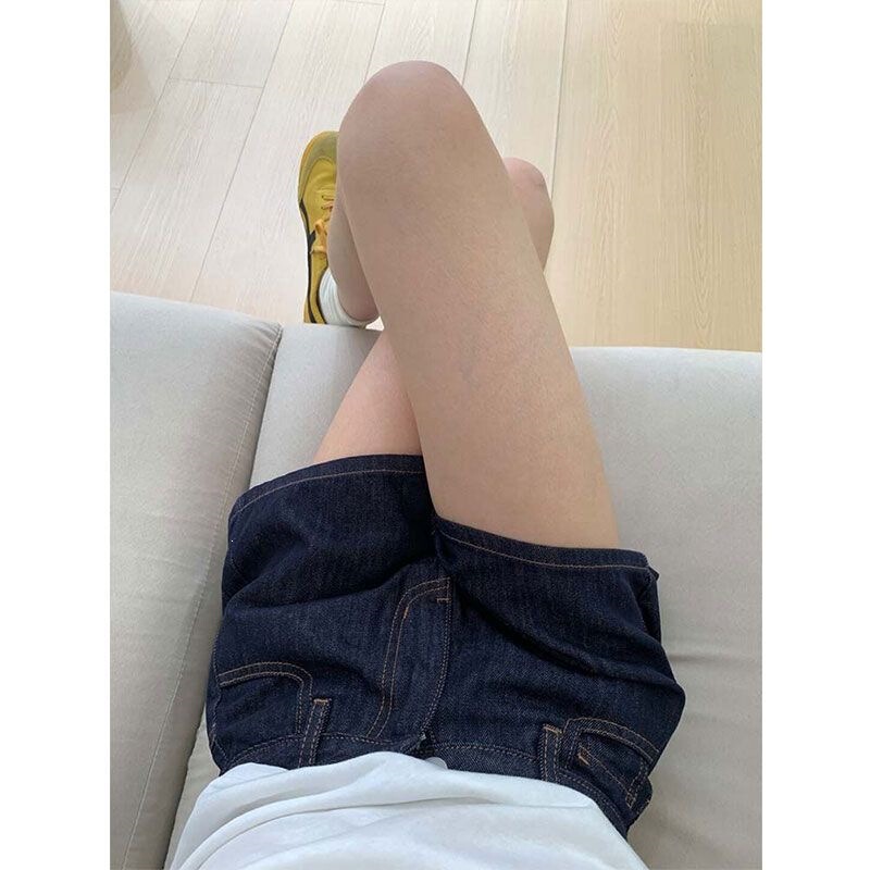 Trendy Denim Shorts with Back Pocket Design for Women, Summer High-Waisted Stretchy Slim-Fit Hip-Hugging Hot Pants for Petite Figures Trendy Denim Shorts with Back Pocket Design for Women, Summer High-Waisted Stretchy Slim-Fit Hip-Hugging Hot Pants for Petite Figures