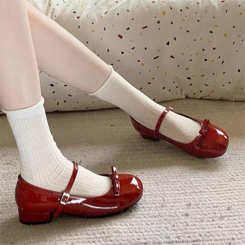 2026 nuevo verano de tacón bajo y poco profundo Marizhen zapatos de tacón grueso para mujeres dulces zapatos rojos jk zapatos de cuero pequeños