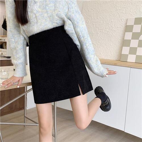 Corduroy A-line Skirt—New Autumn/Winter Style for Women: Preppy-Style High-Waisted Slimming Skirt That Highlights the Hip, Perfect for Sassy Girls