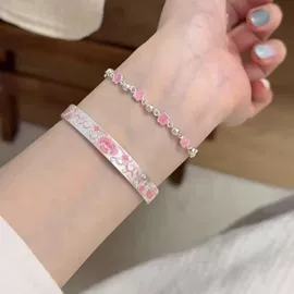 项链;耳环;手链