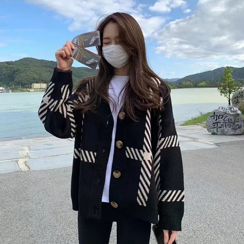 Otoño y invierno nuevo suéter a cuadros coreano abrigo de mujer temperamento casual color contrastante cuello v holgado viento perecido cardigan de punto