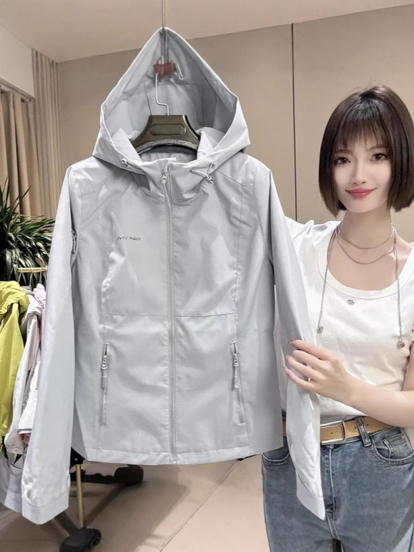 胖mm大码春秋季时尚百搭外套户外运动休闲防风防寒冲锋衣女|undefined