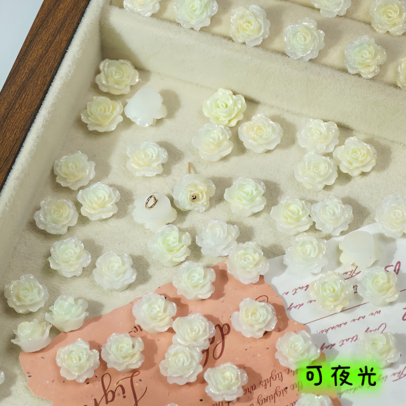 穴のない細いキラキラの柔らかいゴムの花の光はバラの花の片面の彫刻のdiyの手作りの数珠のネイルの携帯電話のケースの材料を変えます。