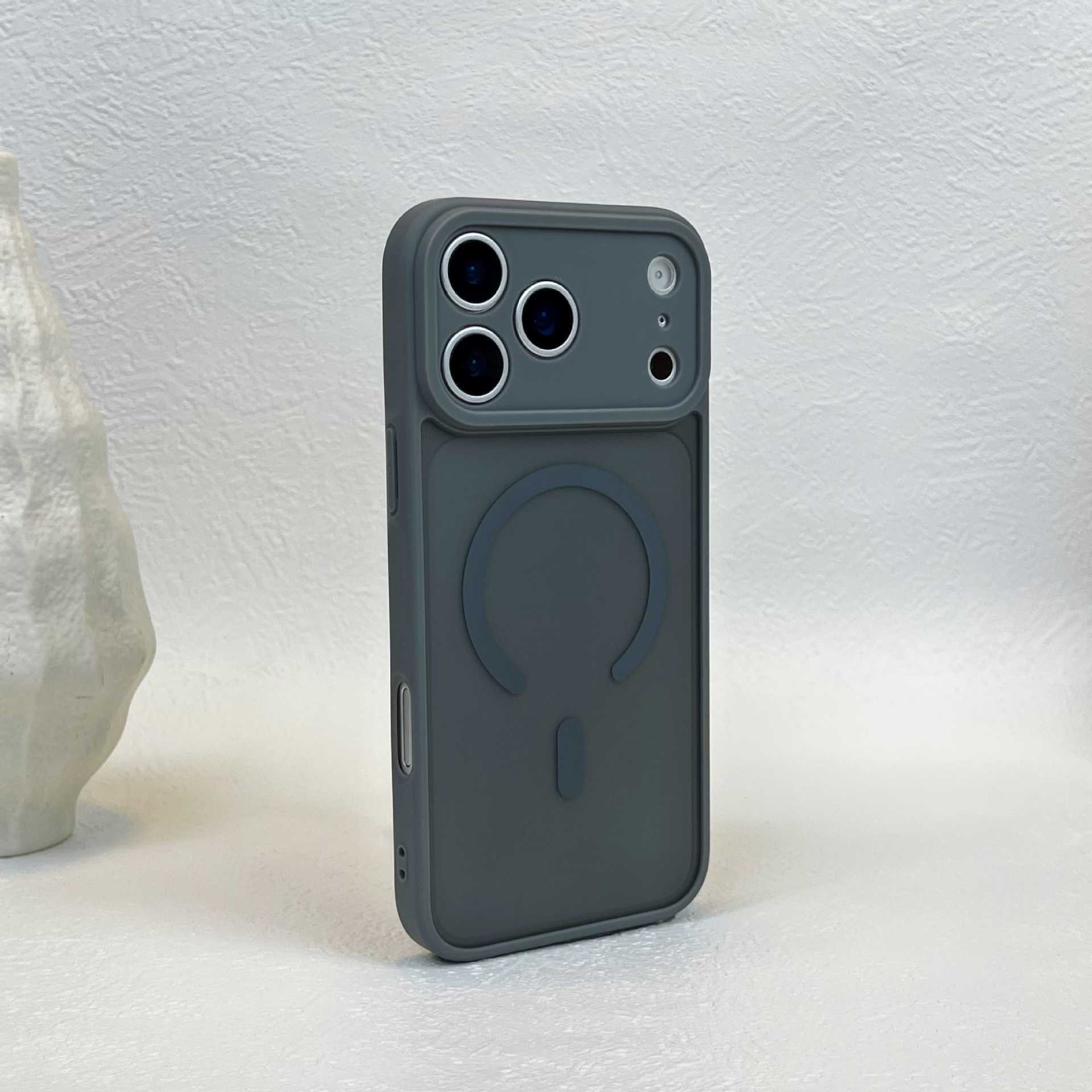 适用iPhone18promax手机壳肤感磨砂磁吸精孔防摔苹果17高级保护套