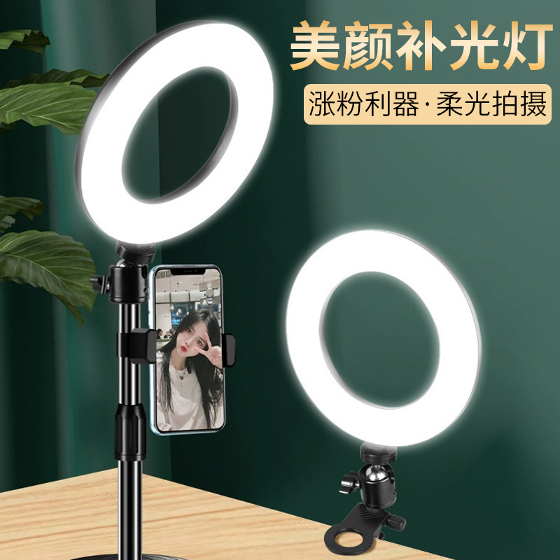 携帯電話の生放送はライトネットの赤信号を補って写真を撮ります。|undefined
