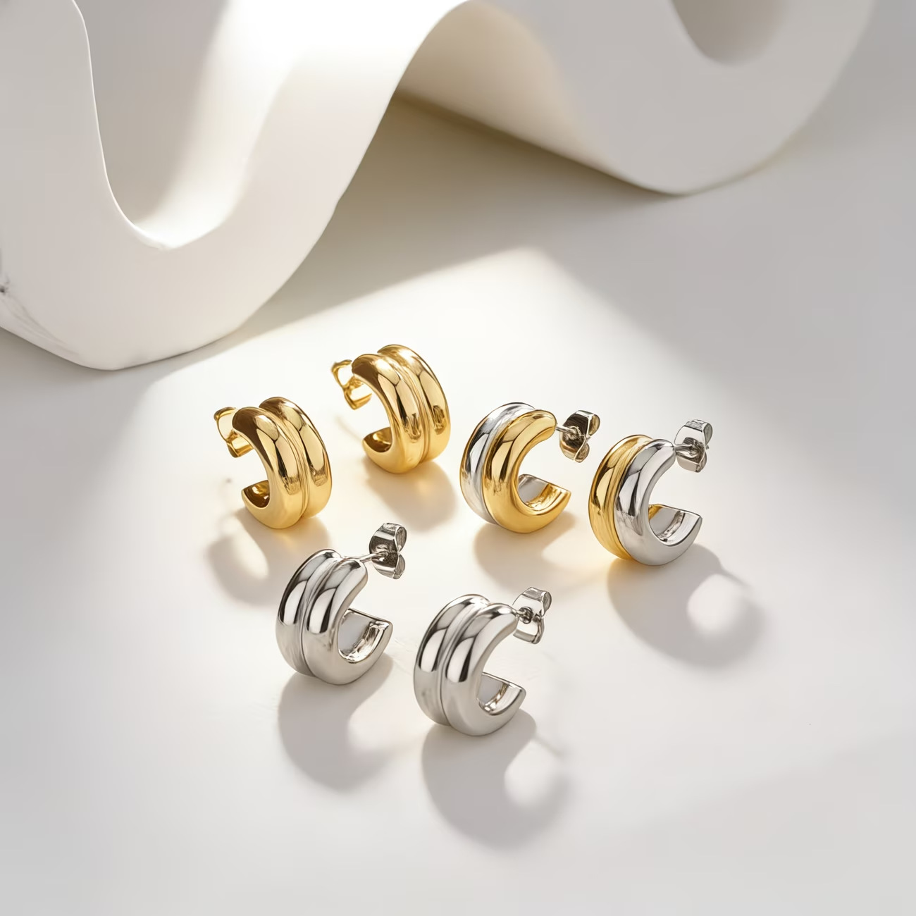 Orecchini transfrontalieri di alta gamma, eleganti, bicolore, a forma di C, in acciaio inossidabile, galvanizzati con oro 18 carati, alla moda e unici._voghion.com
