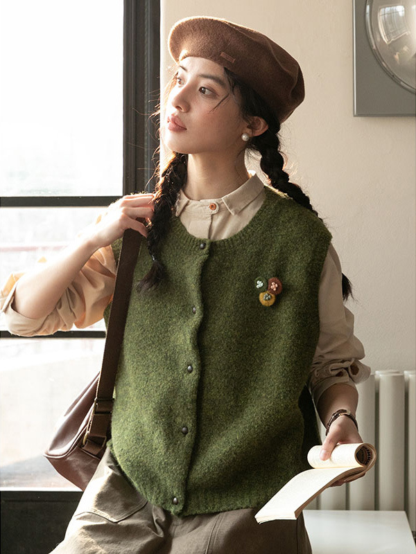Autumn Japanese retro green knitted sweater with a round collar