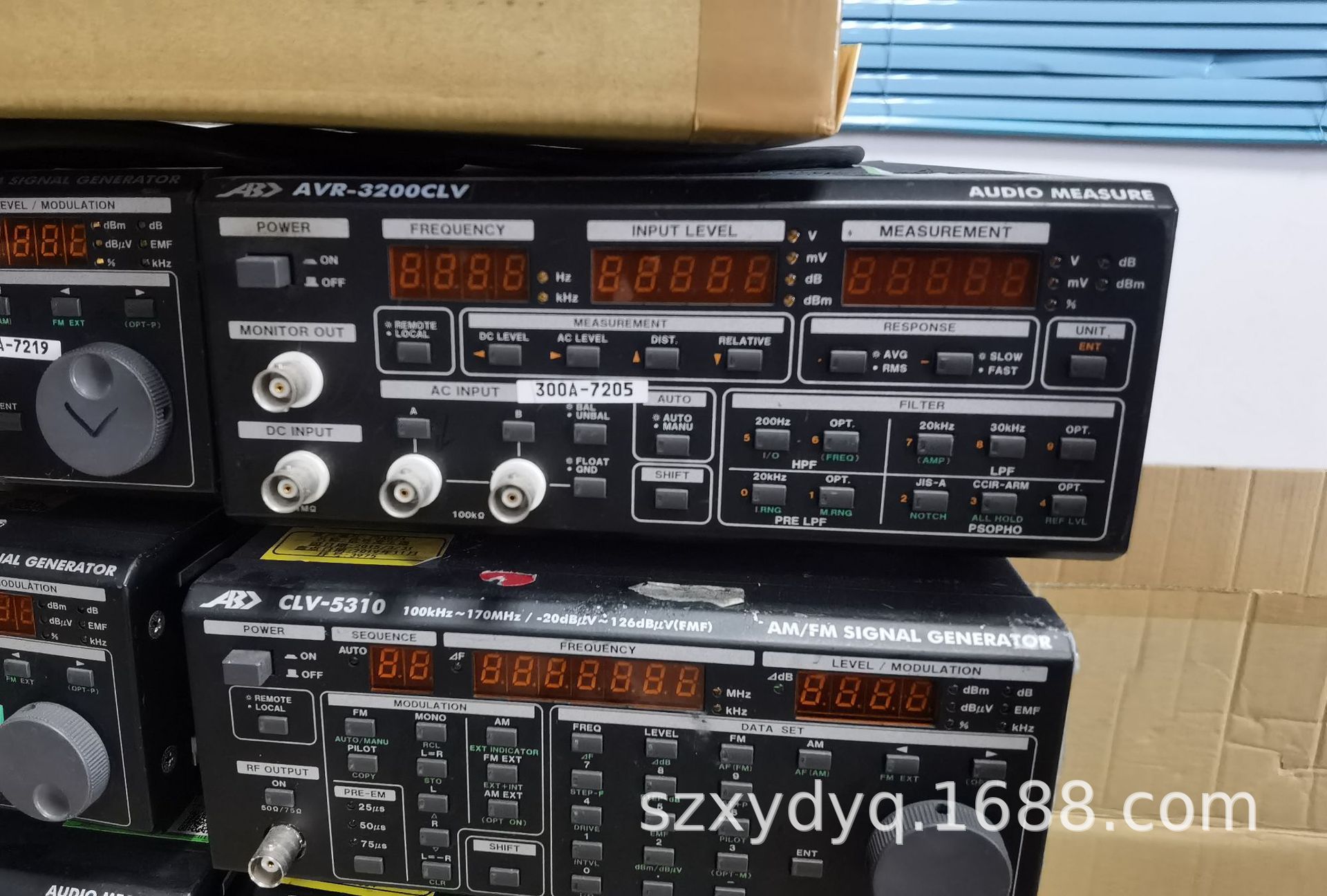 AVR-5300 AM/FM 信号发生器 标准信号源 CLV-5310