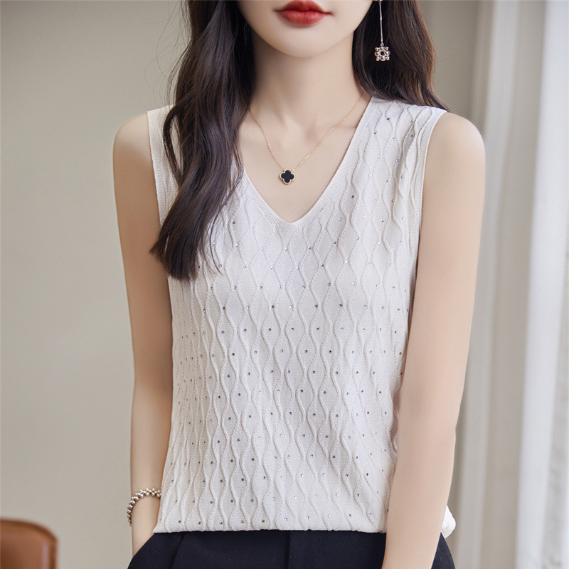 2024 Summer New Quzhu Diamond V-neck Knitted Camisole Loose All-match Solid Color Elegant Top Women 2024 Summer New Quzhu Diamond V-neck Knitted Camisole Loose All-match Solid Color Elegant Top Women