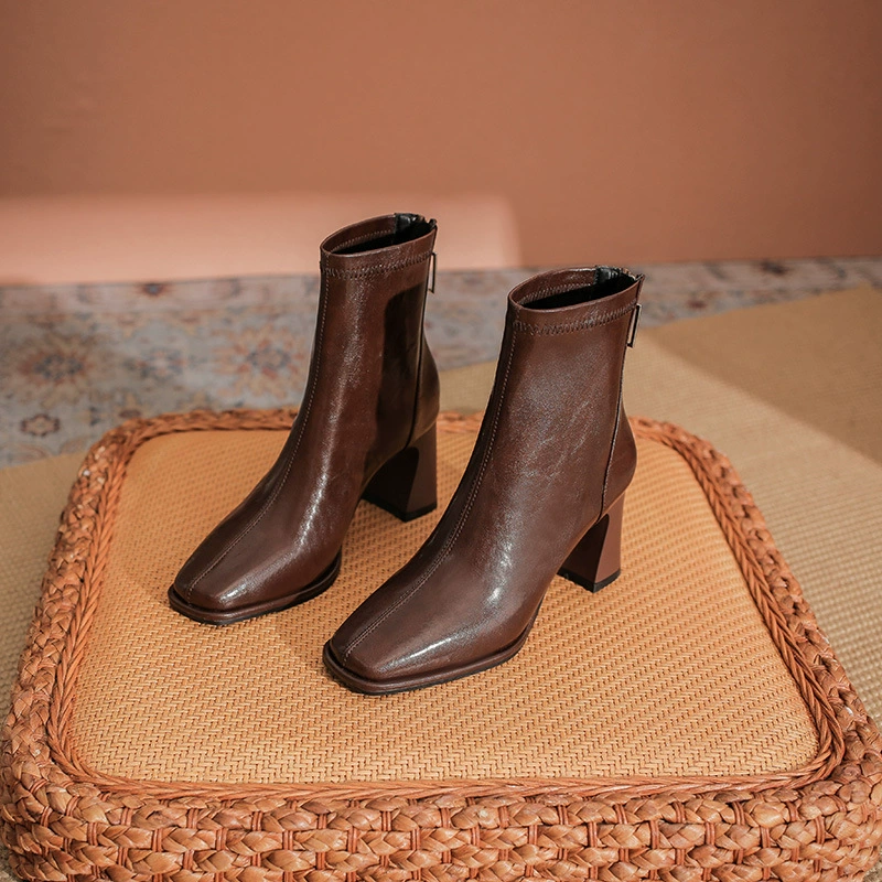 7798-3 американский ретро коричневые короткие сапоги женский 2024 новый квадратный сапоги на высоких каблуках