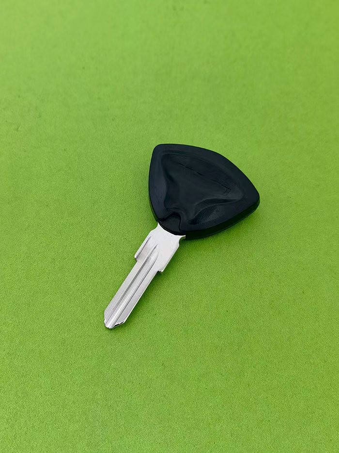 Suitable for Bombardier Motorcycles Can-Am Three-Wheeler Can-Am Spider-Man 1030 Key Blank/Handle with Chip