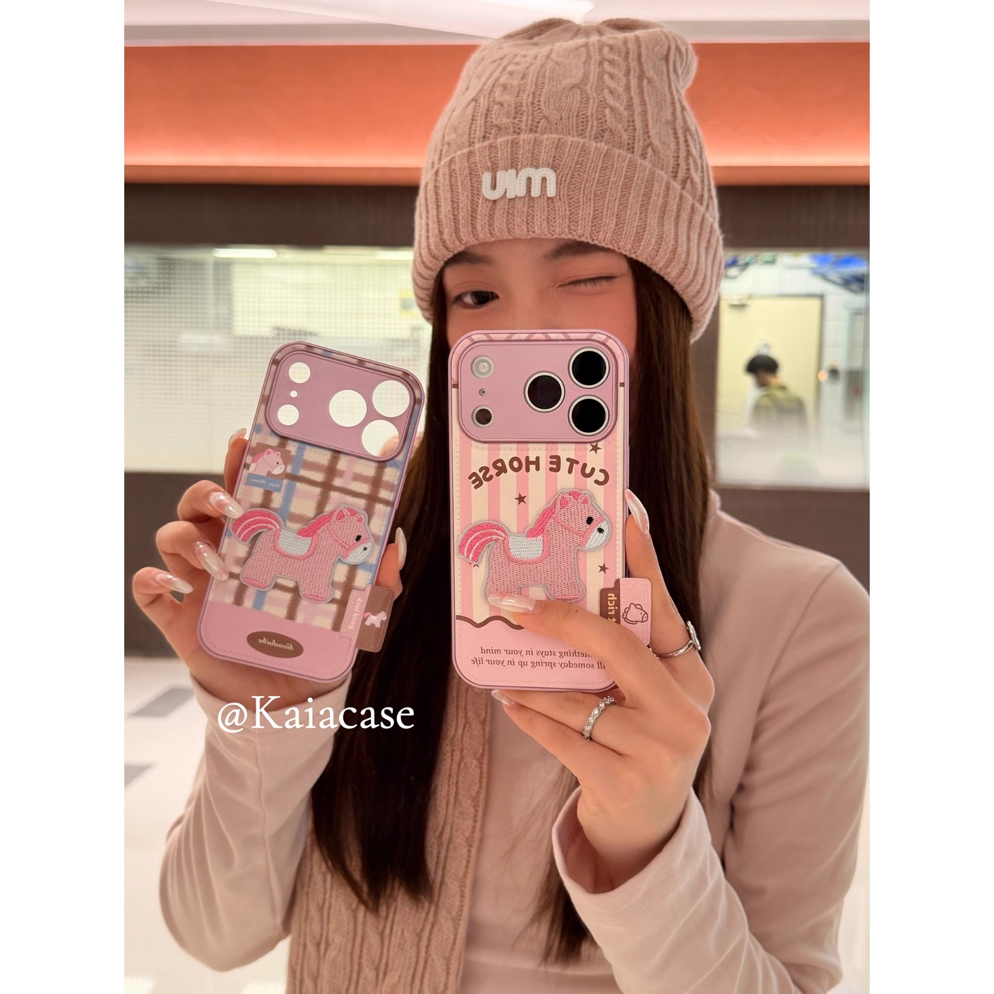 秋冬少女粉格纹刺绣小马标签适用苹果17promax手机壳iphone16pro