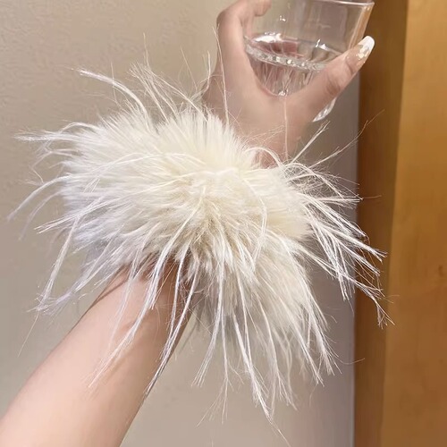 ChaoXian Feather Hair Tie  Fashion New Hair Accessory for Women, Popular Style, Autumn/Winter High-End Hair Tassel Necklace