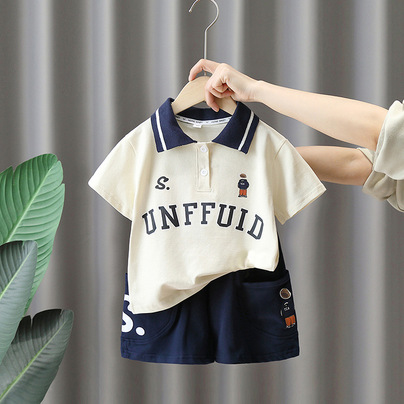 7882 traje de niño verano 2025 nueva celebridad de Internet camisa POLO con estampado de estilo occidental para niños cool chico guapo verano delgado