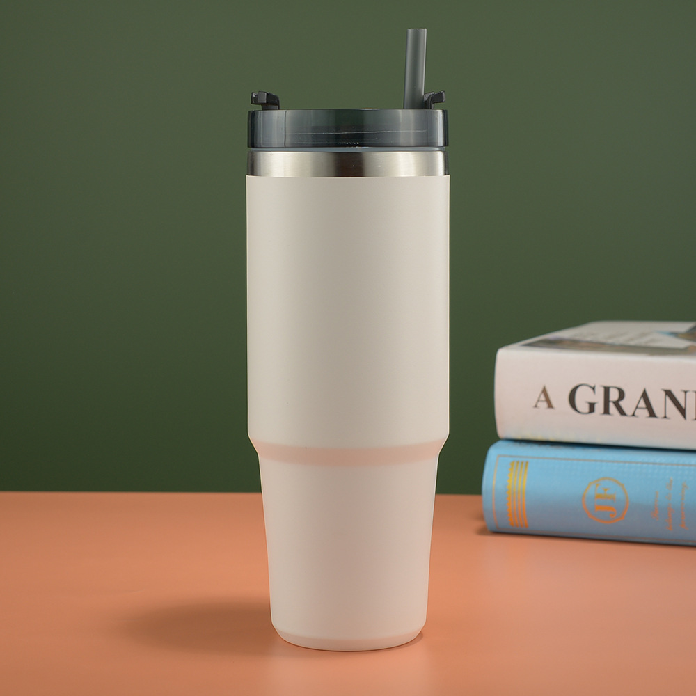 Producto explosivo del sudeste asiático Taza de aislamiento de acero inoxidable 304 Taza de automóvil 30oz20oz Taza de hielo para automóvil Taza de agua con pajita
