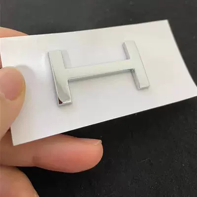 Car logo: separately, available in bright silver, bright