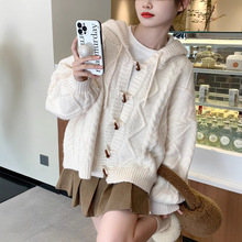 秋冬设计感小个子软糯连帽针织开衫慵懒风加厚牛角扣麻花毛衣外套