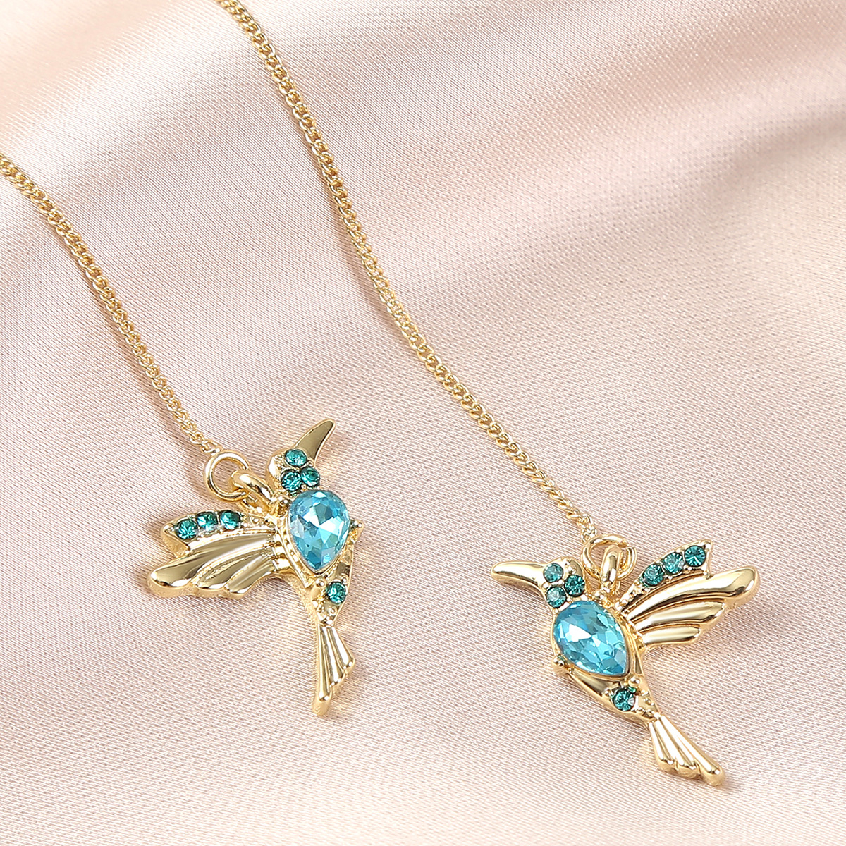 hot accessories Long high end pearl earrings Zircon crystal bee earrings Colorful bird earrings_voghion.com