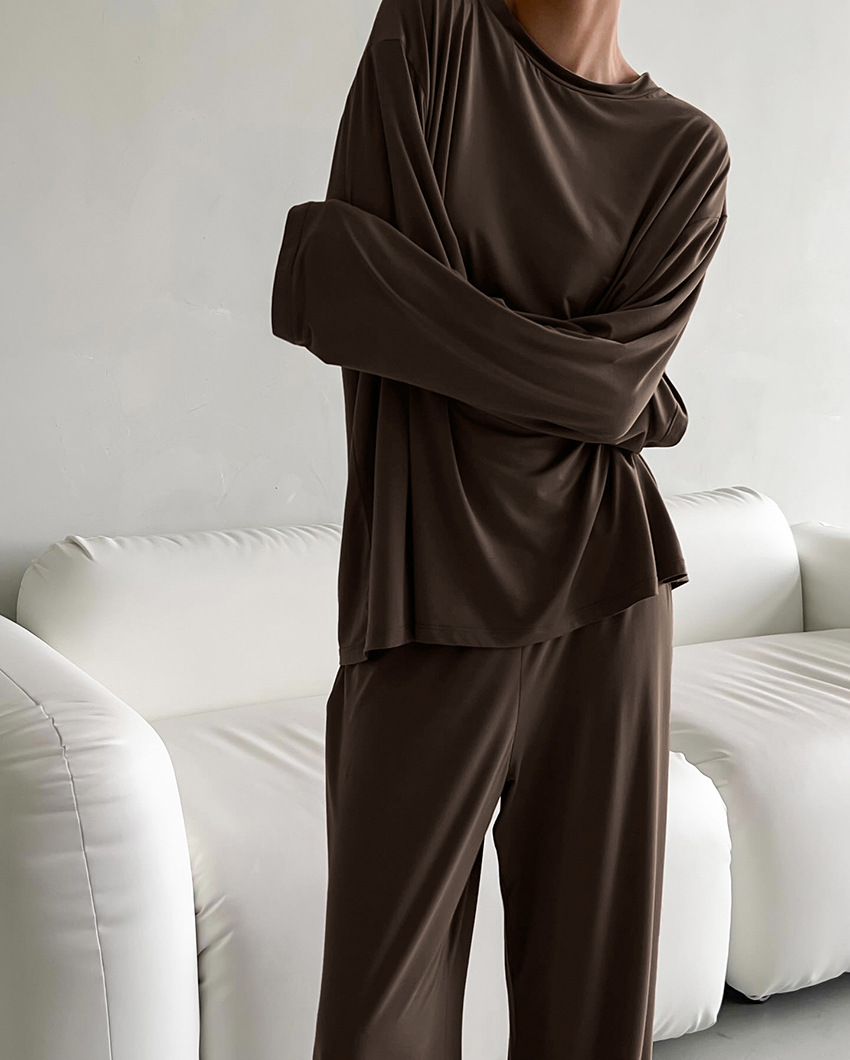 Dam pyjamas set i viskos med lång ärm för loungewear_voghion.com