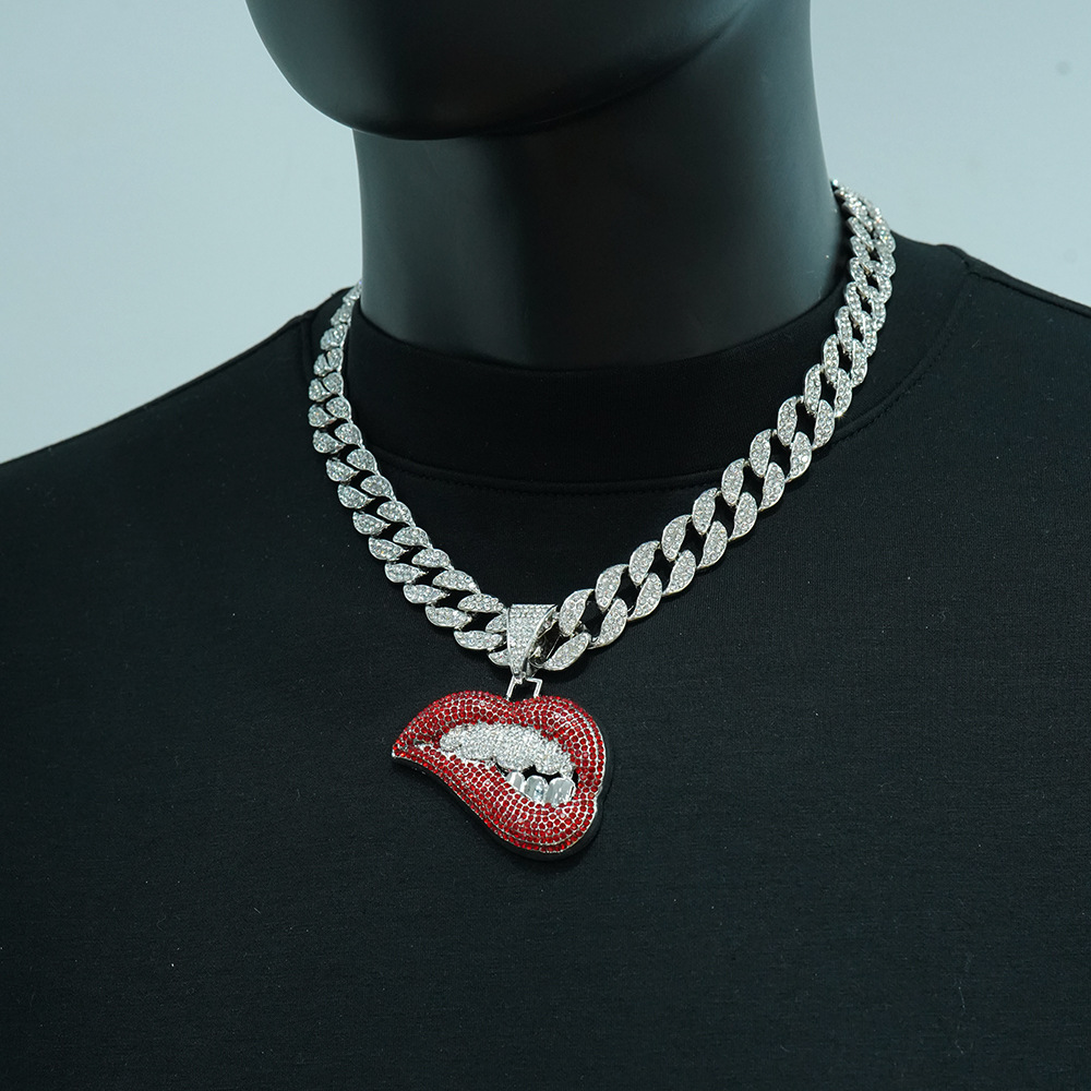 Diamantes de colores europeos y estadounidenses, labios de mordida sexy, colgante creativo de personalidad hip hop, collar de cadena cubana, exclusivo transfronterizo