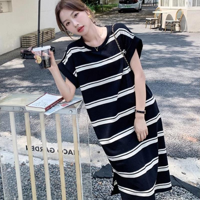 カジュアルなレトロなストライプのtシャツのワンピースの夏の大きいサイズの婦人服の独特な気質はゆったりしていて痩せています。|undefined
