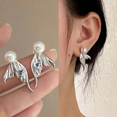 Elegant zircon heart mermaid tail pearl earring with a unique creative design, a French style earring that can be worn on both ears.