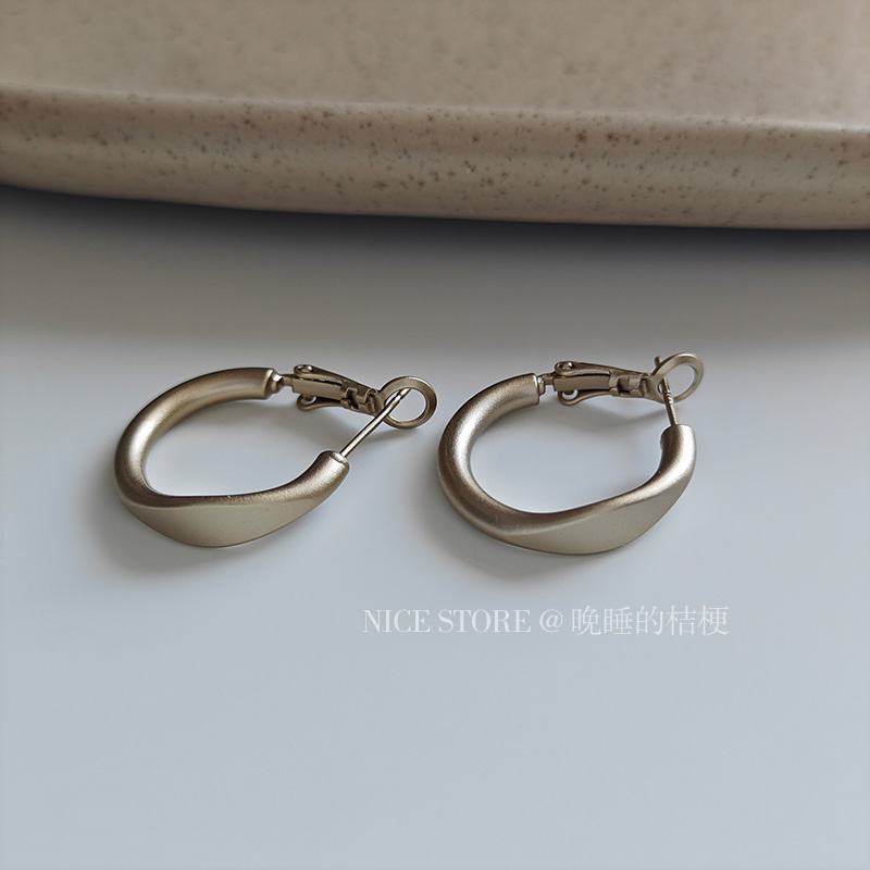 Elegant matte design universal earrings