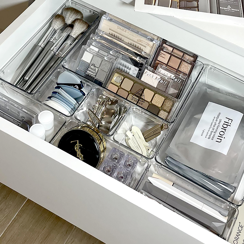 Cajón de almacenamiento al por mayor caja de almacenamiento de cosméticos dividida tablero de acabado bandeja de sombra de ojos caja de artículos de tocador incorporada
