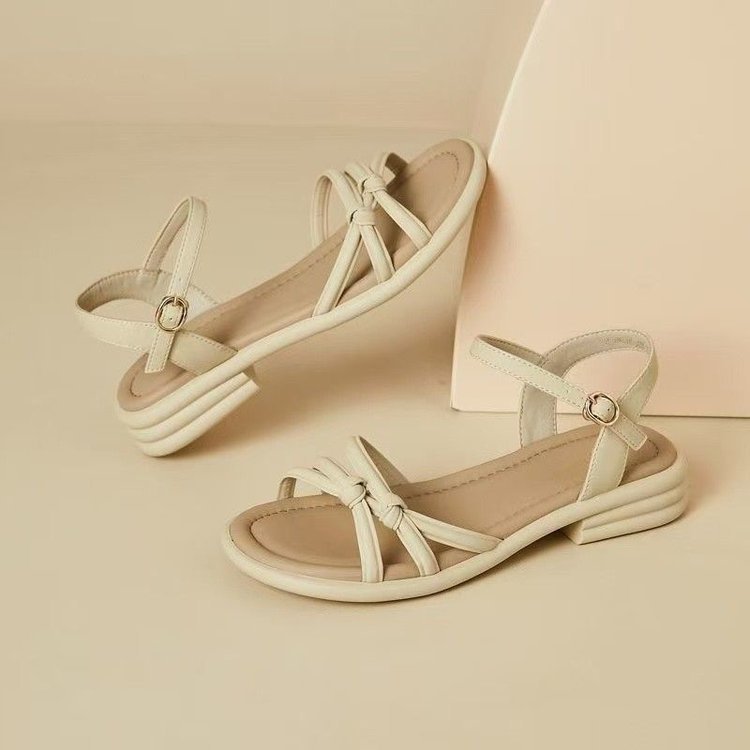 Sandalias de dedos desnudos de alto nivel con falda francesa hermosa 2026 verano nuevo tipo con sandalias para mujeres