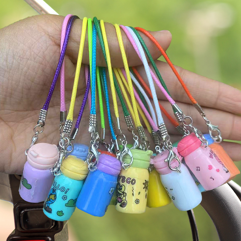 Mini botella de agua termo colgante lindo pequeño biberón accesorios de muñeca diy accesorios de taza de agua al por mayor dibujos animados