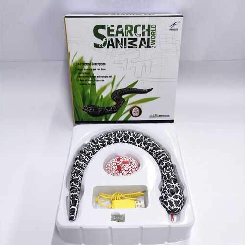 Remote controlled rattlesnake, cross-border prank and scary simulation animal model, crawling realistic toy snake pet, funny cat