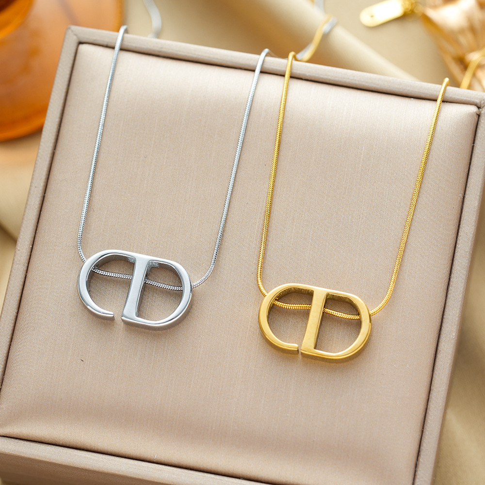 Cross-border Hot Sale Elegant and Personalized Women's Pure Titanium Steel Necklace with Electrolysis 18K Gold Clavicle Chain Necklace Jewelry Fadeless