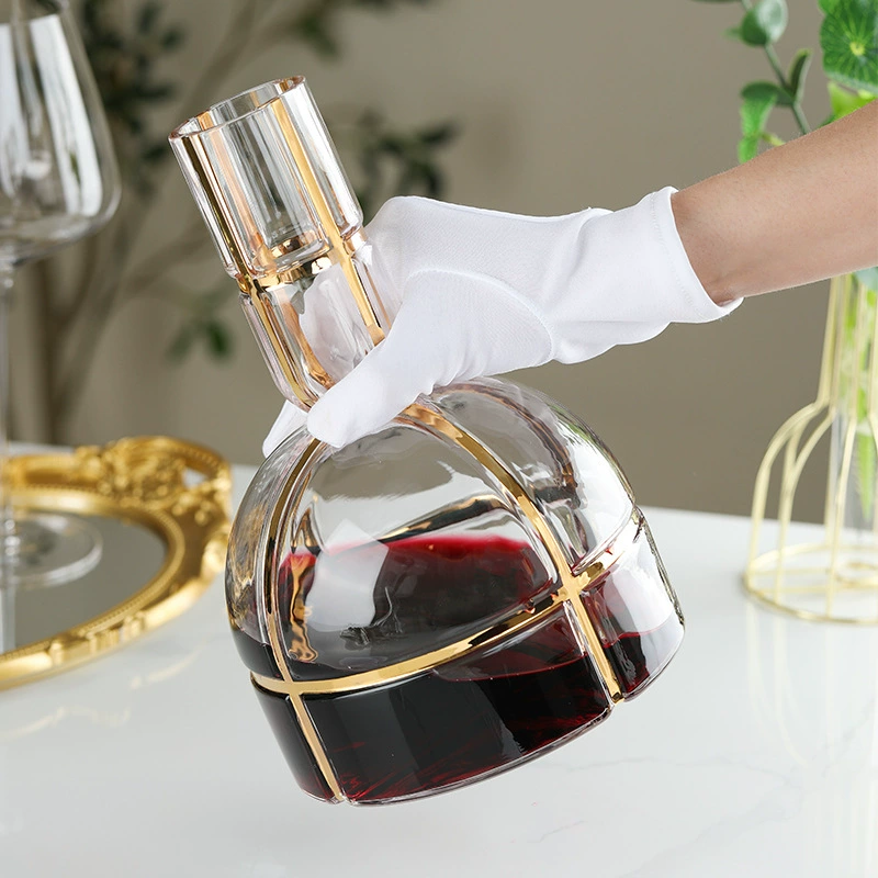 Creative tall decanter, crystal golden water, high quality pocket flask, light luxury style