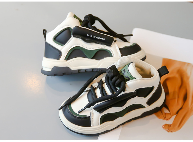 Ragazze, sport, autunno 2023, nuovo pane fritto per bambini di strada, ragazzi con dopamina, tavola alta_voghion.com