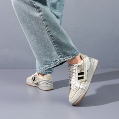 Three-bar winter new niche couple line drawing board shoes for men and women, sports design, versatile casual white shoes