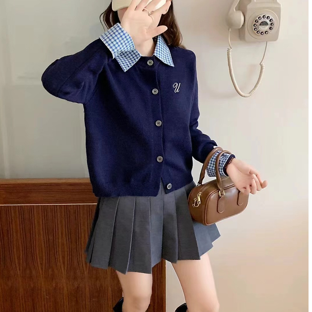 [캐시미어] 격자 무늬 바느질 가짜 투피스 니트 스웨터 여성의 세련된 자수 느슨한 대학 스타일 긴팔 카디건