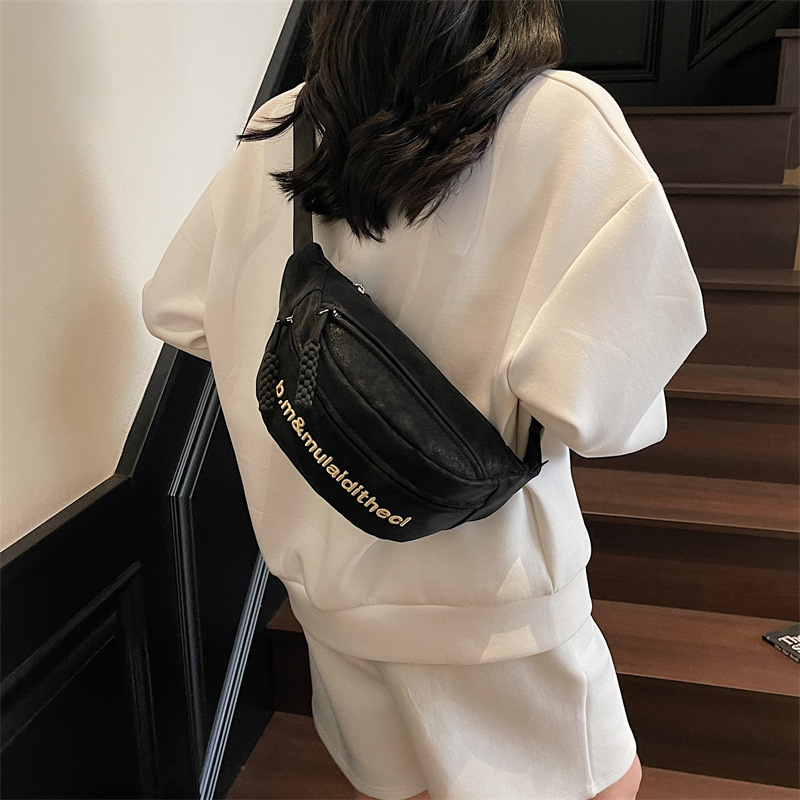 Comercio exterior Super Fire Bordado Estilo extranjero Bolsa de pecho Mujer 2025 Nuevo estilo de moda salvaje Bolsa de mensajero de hombro casual de celebridades de Internet