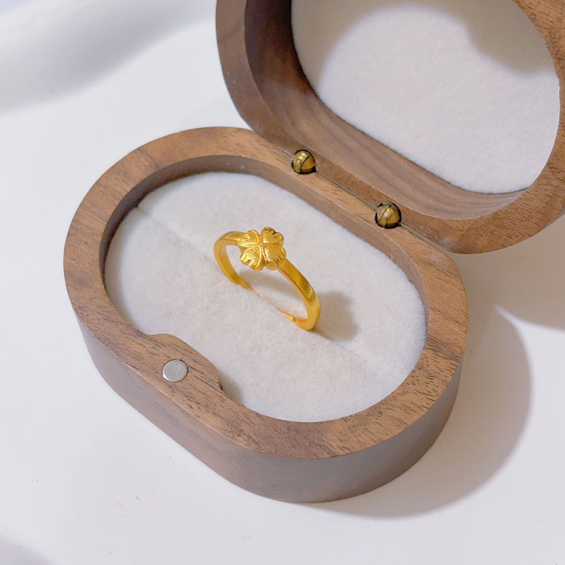 Ring, four-leaf clover