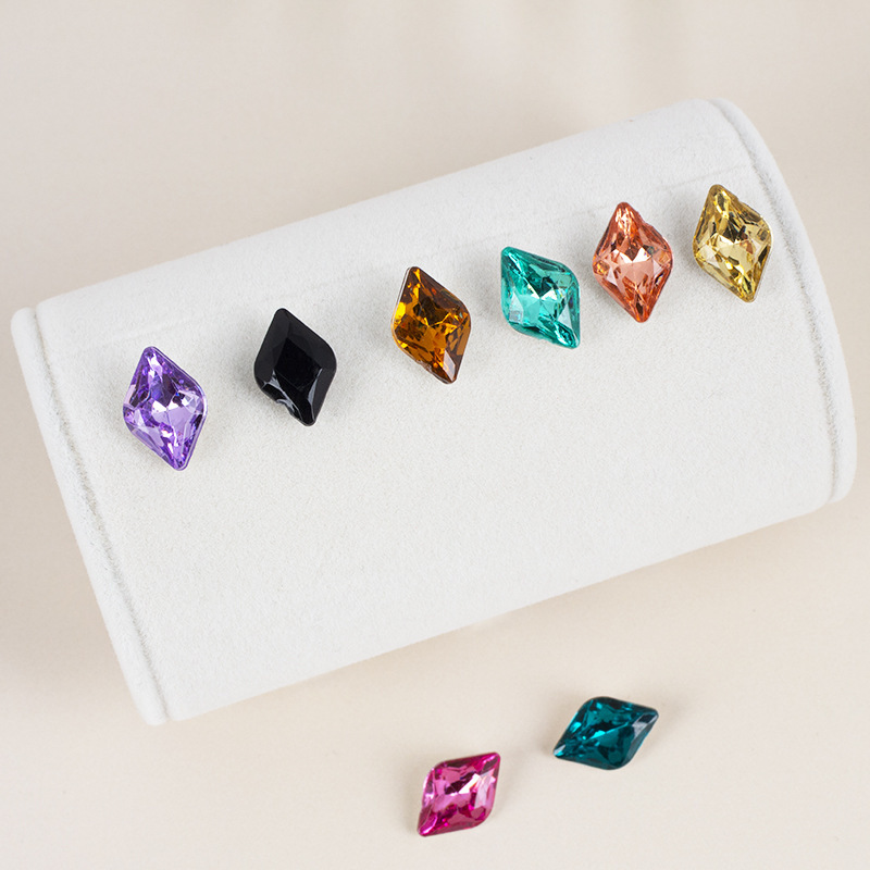 Nail art shaped mini diamond pointed acrylic diamond fashion Joker handmade DIY nail accessories wholesale Nail art shaped mini diamond pointed acrylic diamond fashion Joker handmade DIY nail accessories wholesale