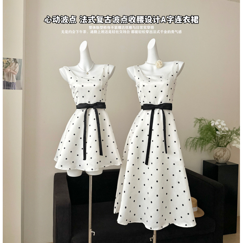 Real Shot of In-Stock French-Style Retro Polka Dot Dress with a Waist-Cinching Design