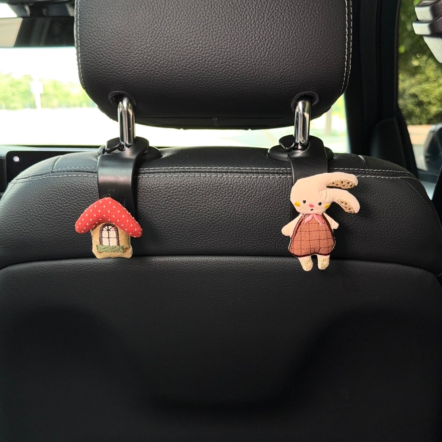 Car seat back hook, car storage fabric hook, artistic style, cute cartoon hook for car interior, suitable for the back seat