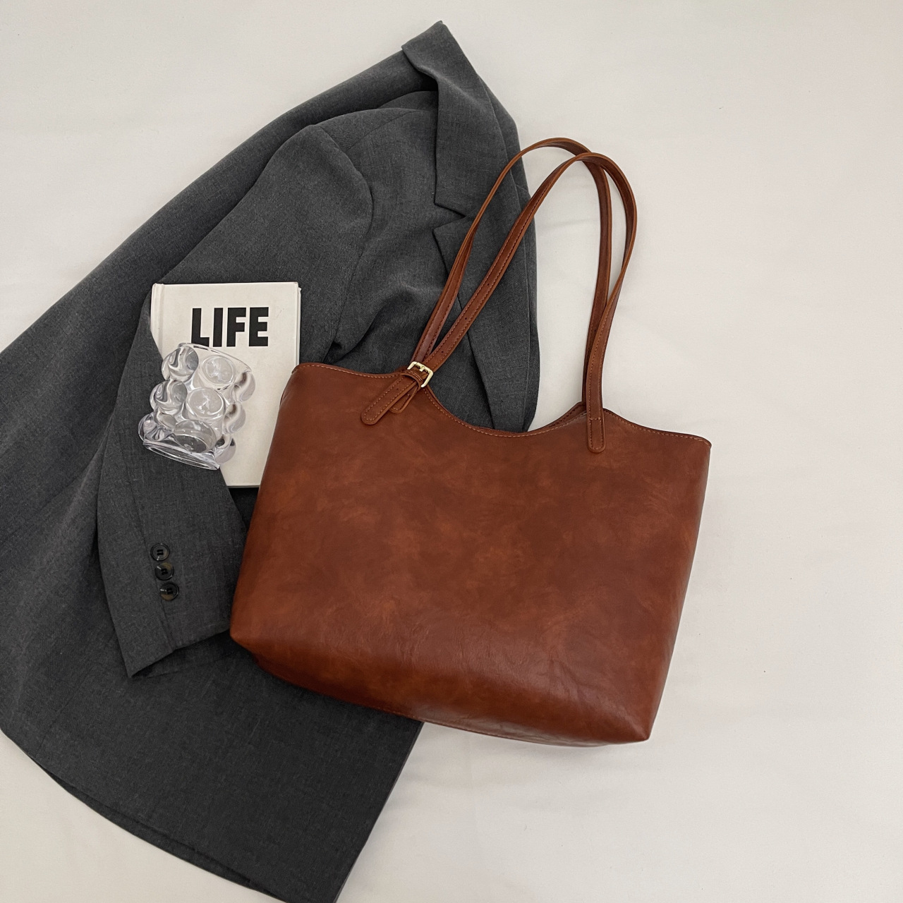 펜던트가 없는 브라운