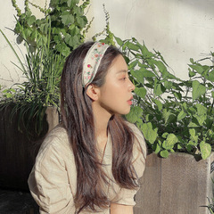 韓国の東大門ライト高級ヘアアクセサリー、ハイエンド刺繍ラインストーンつば広ヘアフープ、甘い気質のヘアプレスヘッドバンド