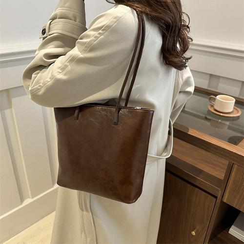 New simple commuter casual tote bag retro fashion large capacity bag women's autumn and winter niche trend shoulder bag